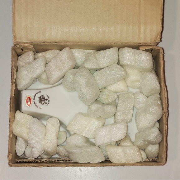 NIB 50TH WEDDING ANNIVERSARY ROYAL CROWN PORCELAIN GOLD LEAF PICTURE FRAME - Picture 5 of 6